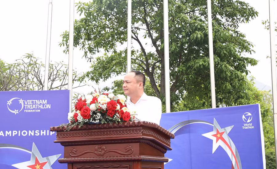 Ông Mai Thành Chung, Giám đốc Sở Văn hóa, Thể thao và Du lịch Hà Nam, phát biểu tại lễ khai mạc giải.