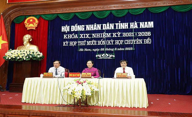 Các đồng chí chủ trì kỳ họp.