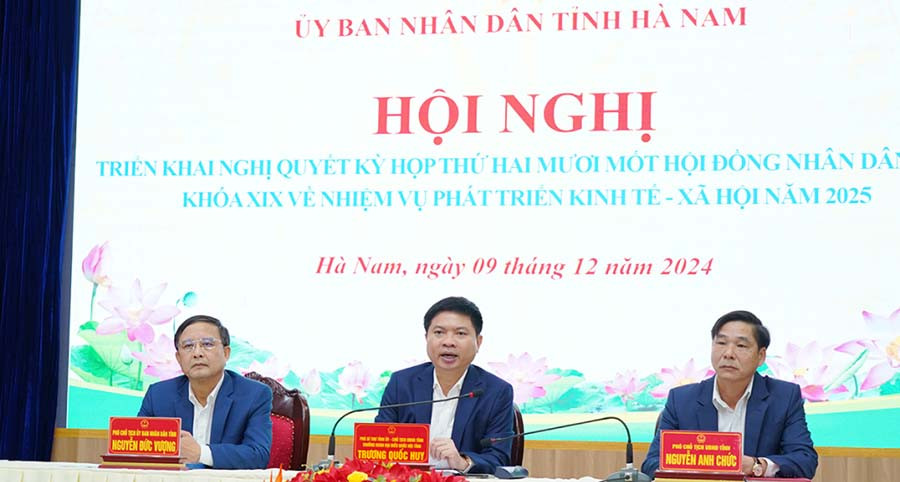 Các đồng chí chủ trì hội nghị.