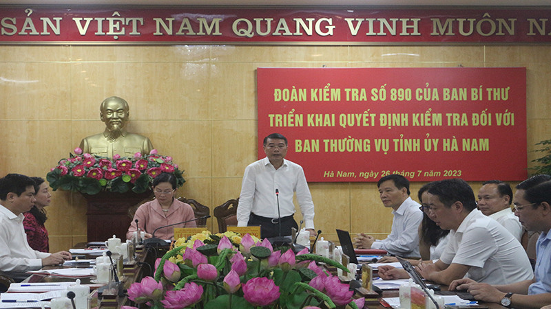 Đồng chí Lê Minh Hưng, Bí thư Trung ương Đảng, Chánh Văn phòng Trung ương Đảng, Trưởng Đoàn kiểm tra phát biểu tại hội nghị.