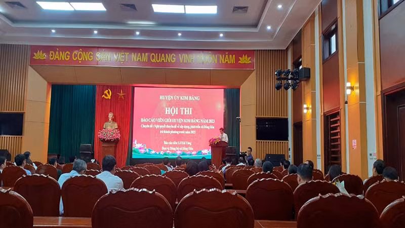 Toàn cảnh Hội thi Chung khảo Báo cáo viên giỏi huyện Kim Bảng.