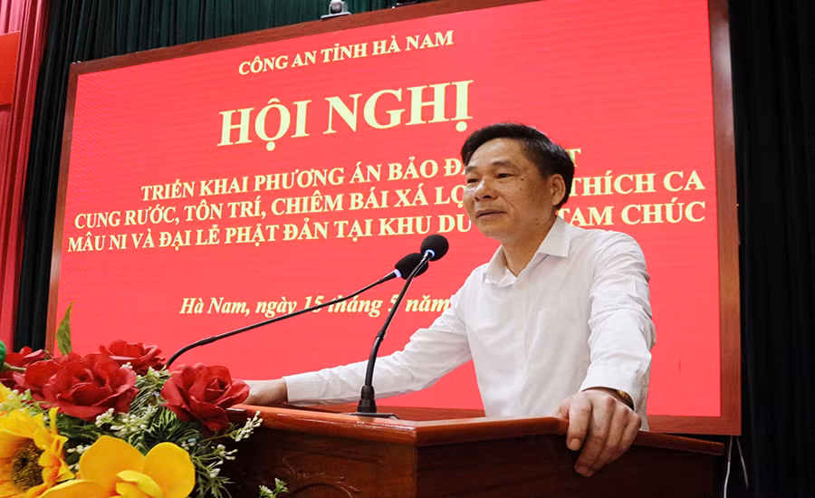 Đồng chí Nguyễn Anh Chức, Phó Chủ tịch Thường trực Ủy ban nhân dân tỉnh Hà Nam phát biểu tại hội nghị.