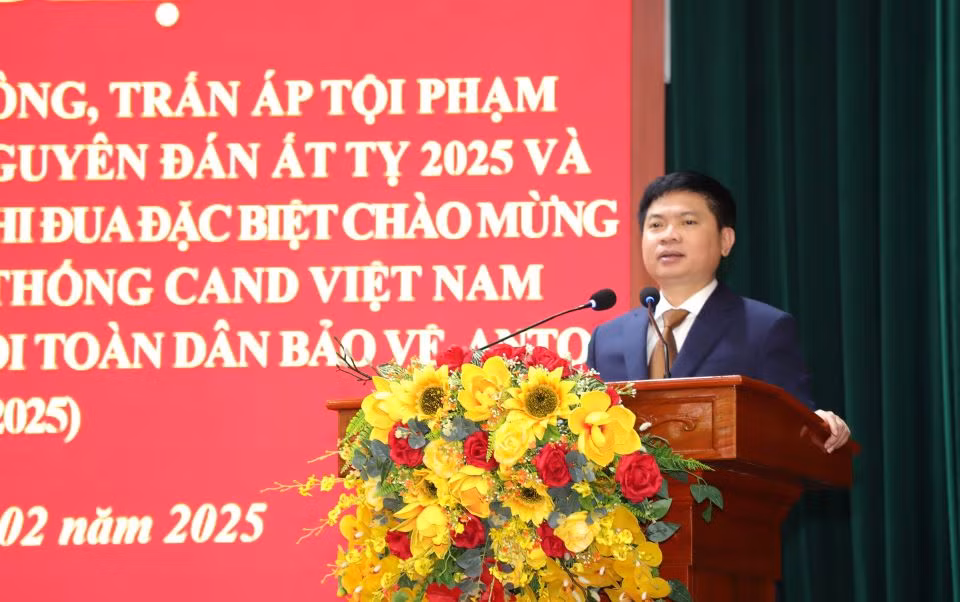 Đồng chí Trương Quốc Huy, Phó Bí thư Tỉnh ủy, Chủ tịch UBND tỉnh, Trưởng Đoàn ĐBQH tỉnh phát biểu chỉ đạo tại hội nghị.