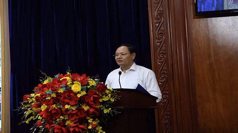 Thứ trưởng Tài nguyên và Môi trường Lê Minh Ngân phổ biến những nội dung cơ bản, những điểm mới của Luật Đất đai năm 2024.