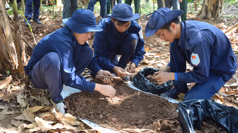 Đội K90, Cục Chính trị, Quân khu 9 làm nhiệm vụ tìm kiếm, quy tập hài cốt liệt sĩ tại tỉnh Kandal, Campuchia.