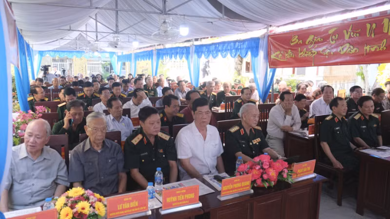 Quang cảnh buổi Lễ kết nghĩa và giao lưu 3 trung đoàn, Trung đoàn 1 - U Minh, Trung đoàn 1 (Đoàn Ba Gia), Trung đoàn 88 (Đoàn Tu Vũ).