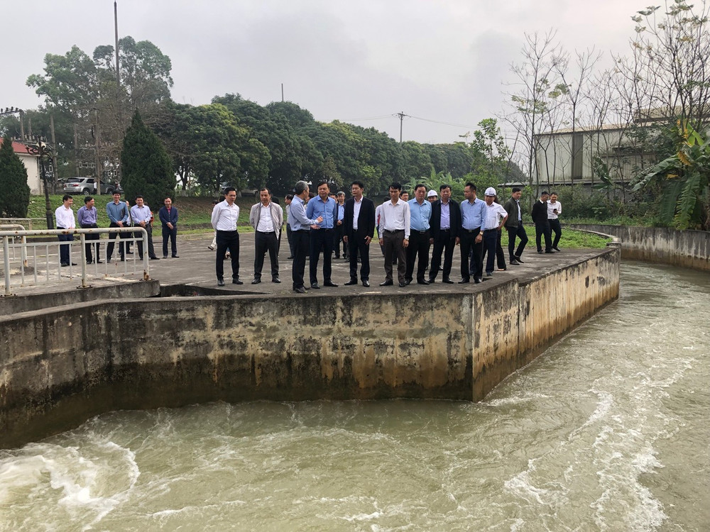 Bộ Nông nghiệp và Phát triển nông thôn kiểm tra lấy nước phục vụ gieo cấy lúa tại tỉnh Vĩnh Phúc.