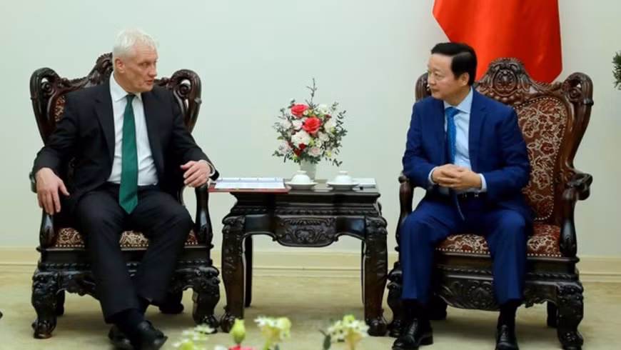 Phó thủ tướng Trần Hồng Hà và Bộ trưởng Graham Stuart thống nhất thúc đẩy một số dự án năng lượng tái tạo cụ thể với sự tham gia của các doanh nghiệp hàng đầu hai nước. (Ảnh: VGP)