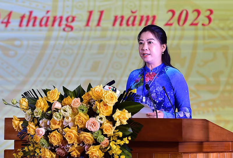 Đồng chí Lê Thị Kim Dung, Phó Bí thư Thường trực Tỉnh ủy, Chủ tịch Hội đồng nhân dân tỉnh Tuyên Quang phát biểu tại hội thi.