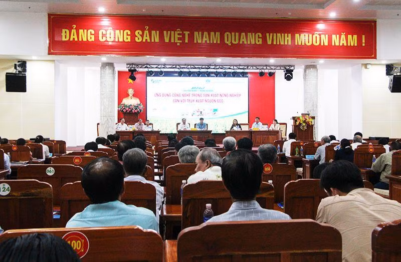 Quang cảnh diễn đàn.