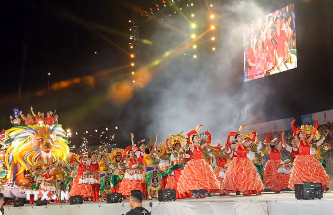 Lễ hội diễu hành Chingay Parade 2025 tại Singapore. (Ảnh: TTXVN)