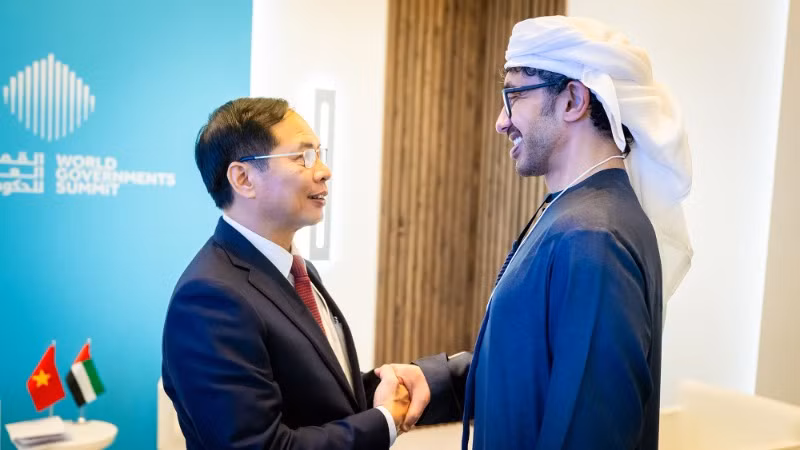 Phó Thủ tướng, Bộ trưởng Ngoại giao Bùi Thanh Sơn gặp Phó Thủ tướng, Bộ trưởng Ngoại giao UAE Abdullah bin Zayed Al Nahyan. Ảnh: VGP