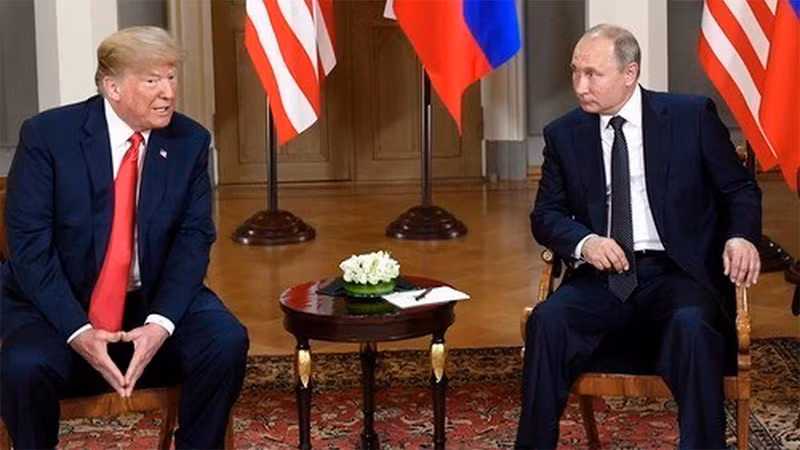 Tổng thống Mỹ Donald Trump trong cuộc gặp người đồng cấp Nga Vladimir Putin, tại Helsinki (Phần Lan), ngày 16/7/2018. Ảnh: THX/TTXVN