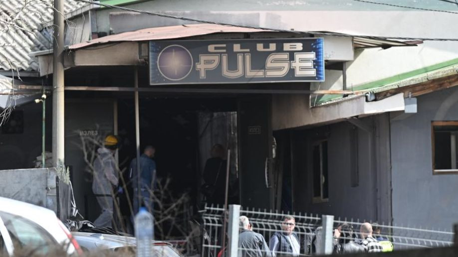 Phía bên ngoài hộp đêm Club Pulse ở Kocani, cách thủ đô Skopje của Bắc Macedonia khoảng 100km về phía đông. Ảnh: Tân Hoa Xã