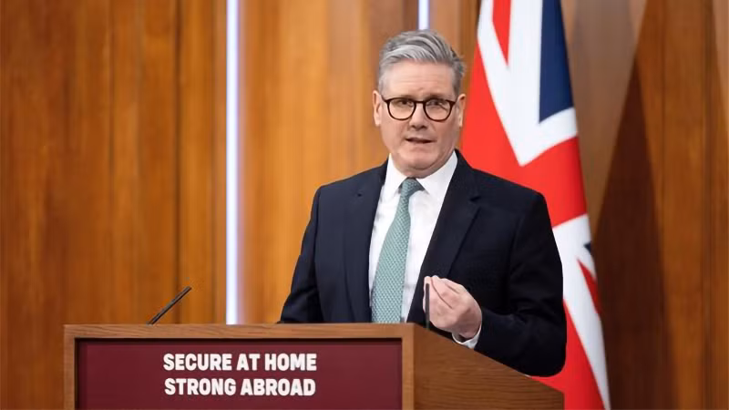 Thủ tướng Anh Keir Starmer trong cuộc họp báo tại London, ngày 25/2/2025. Ảnh: Tân Hoa Xã/TTXVN