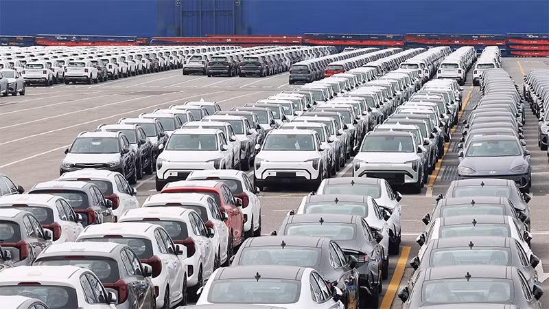 Ô-tô đỗ tại cảng ở Pyeongtaek, Hàn Quốc. (Ảnh minh họa: Yonhap/TTXVN) 