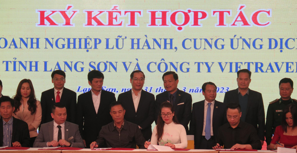 Các doanh nghiệp kinh doanh du lịch, dịch vụ du lịch trên địa bàn tỉnh Lạng Sơn và Công ty cổ phần du lịch và Tiếp thị Giao thông vận tải Việt Nam Vietravel đã ký kết thỏa thuận hợp tác.