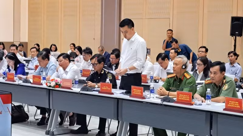 Lãnh đạo Cục thuế tỉnh Bình Dương trả lời và giải đáp thỏa đáng những vấn đề doanh nghiệp quan tâm liên quan về thuế. Lãnh đạo Cục thuế tỉnh Bình Dương trả lời và giải đáp thỏa đáng những vấn đề doanh nghiệp quan tâm liên quan về thuế.