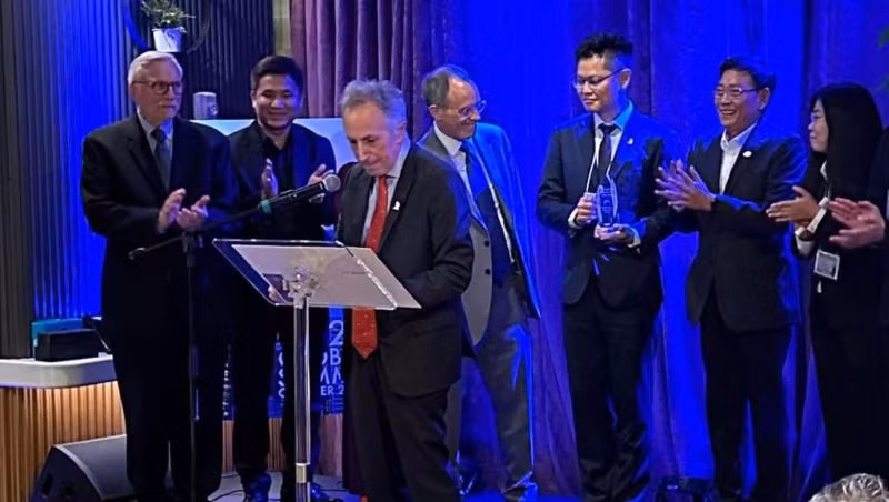 Thời khắc công bố Vùng thông minh Bình Dương là Top 1 Cộng đồng thông minh tiêu biểu của năm 2023.