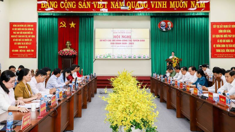 Toàn cảnh hội nghị.