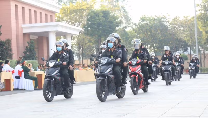 Lực lượng Cảnh sát cơ động Công an tỉnh Bình Dương ra quân cao điểm. Lực lượng Cảnh sát cơ động Công an tỉnh Bình Dương ra quân cao điểm.