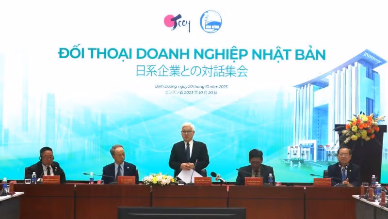 Bí thư Tỉnh ủy Bình Dương Nguyễn Văn Lợi phát biểu ý kiến tại hội nghị.