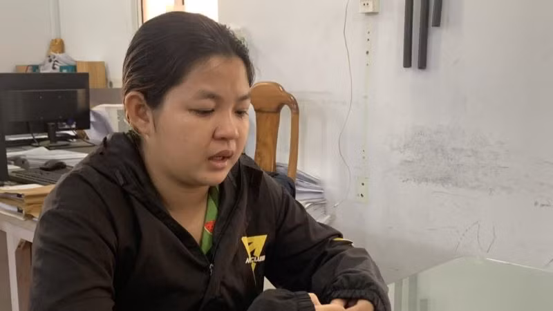 Đối tượng Trần Thị Ngọc Thắm bị tạm giữ.