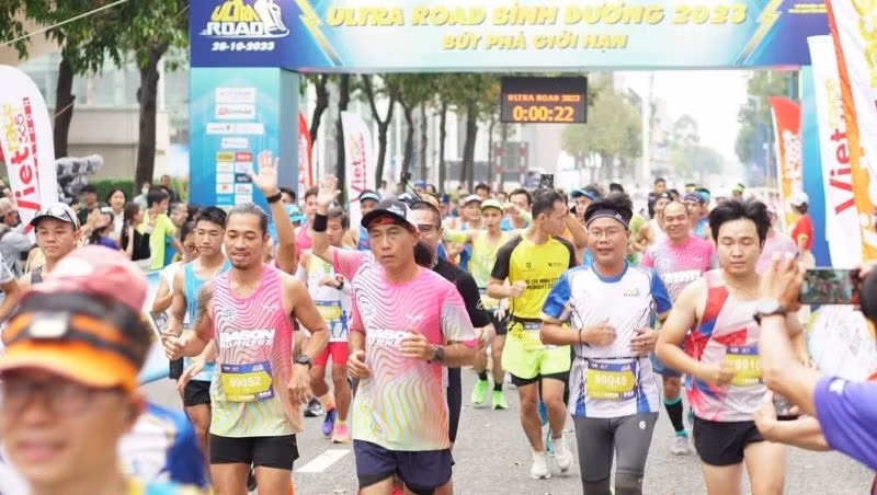 Các vận động viên tranh tài sôi nổi ở các cự ly khác nhau.