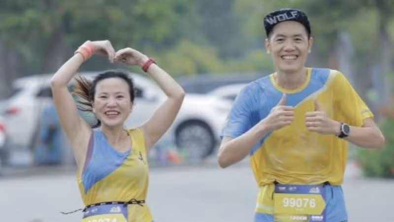 Các vận động viên hào hứng tham gia giải chạy.