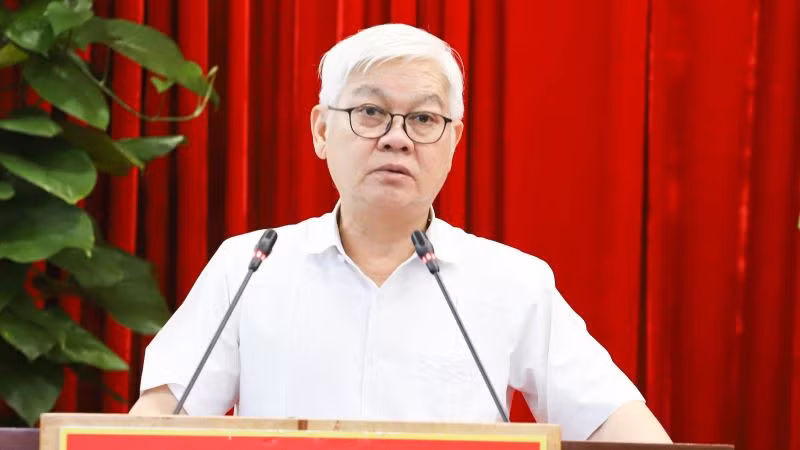 Bí thư Tỉnh ủy Bình Dương Nguyễn Văn Lợi phát biểu ý kiến tại buổi tọa đàm.