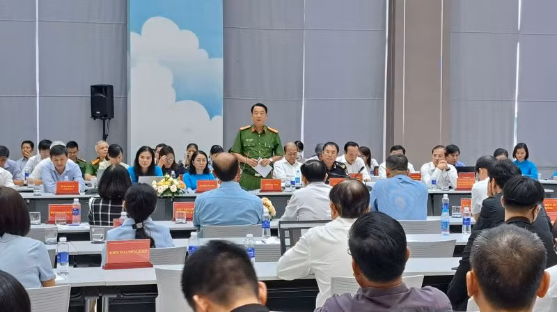 Lãnh đạo công an tỉnh Bình Dương giải đáp thỏa đáng những vấn đề doanh nghiệp quan tâm về phòng cháy, chữa cháy.