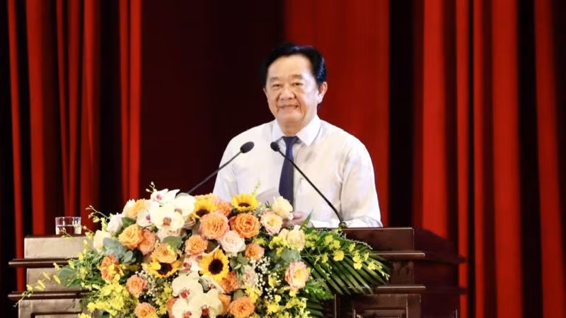 Phó Bí thư Thường trực Tỉnh ủy Bình Dương Nguyễn Hoàng Thao phát biểu ý kiến tại buổi họp mặt.