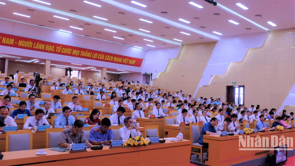 Các đại biểu dự Kỳ họp thứ 11, Hội đồng nhân dân tỉnh Bình Phước khóa X, nhiệm kỳ 2021-2026.