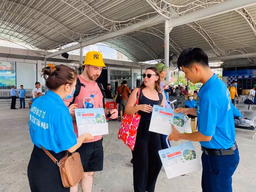 Hướng tới một Cô Tô không có rác thải nhựa ảnh 1