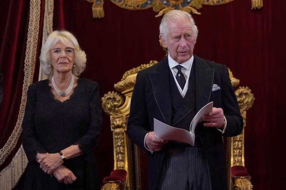 Nhà vua Charles III và Hoàng hậu Camilla tại buổi lễ. (Ảnh: Reuters)