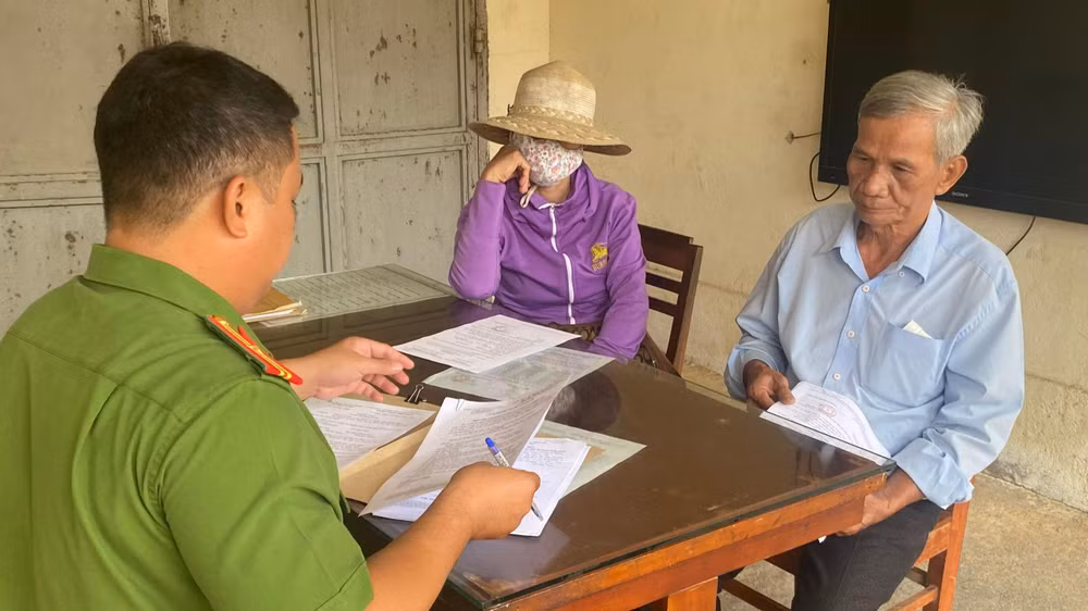 Đọc lệnh bắt tạm giam bị can Trần Tấn Hùng.