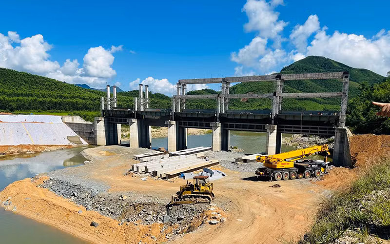 Thi công đập dâng Nhà máy Thủy điện Sông Liên 1, tỉnh Quảng Ngãi.