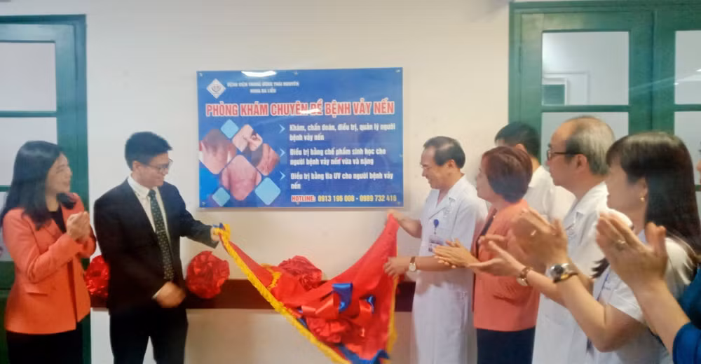 Bệnh viện Trung ương Thái Nguyên khai trương Phòng khám chuyên đề bệnh vẩy nến mở ra cơ hội cho bệnh nhân được khám, điều trị với chất lượng tốt mà không phải về Hà Nội.