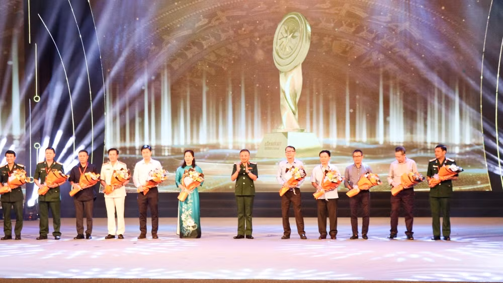 Ban Giám khảo Liên hoan truyền hình lần thứ XIV là những chuyên gia, nhà báo có uy tín trong lĩnh vực truyền hình.