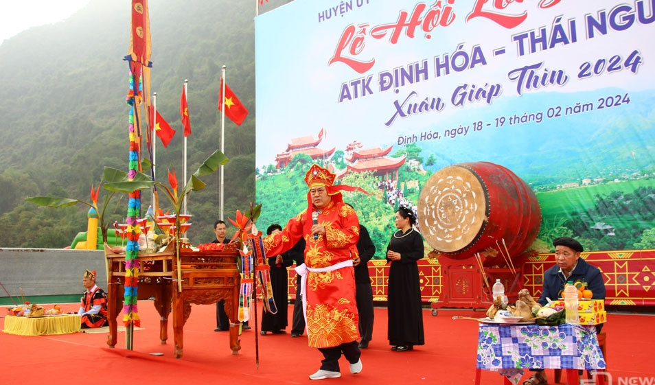 Lễ cầu mùa của người dân địa phương.