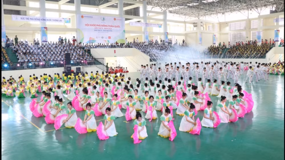 Chương trình nghệ thuật với chủ đề “Sức mạnh Phù Đổng - trên đường hội nhập và phát triển”. Chương trình nghệ thuật với chủ đề “Sức mạnh Phù Đổng - trên đường hội nhập và phát triển”.