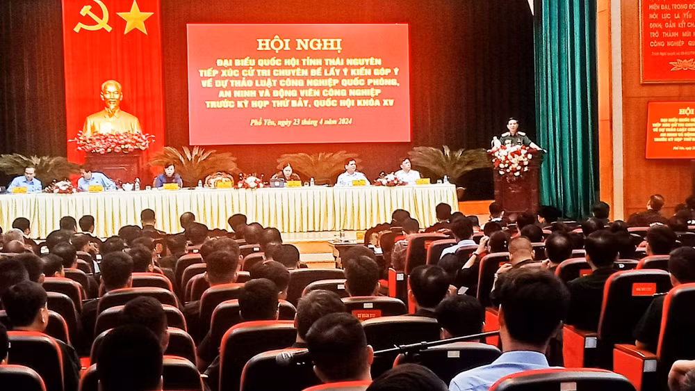 Nhiều ý kiến góp ý Dự thảo Luật Công nghiệp quốc phòng, an ninh và động viên công nghiệp tại hội nghị.