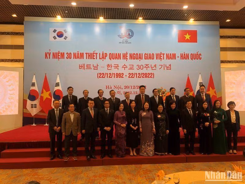 Các đại biểu Việt Nam và Hàn Quốc.