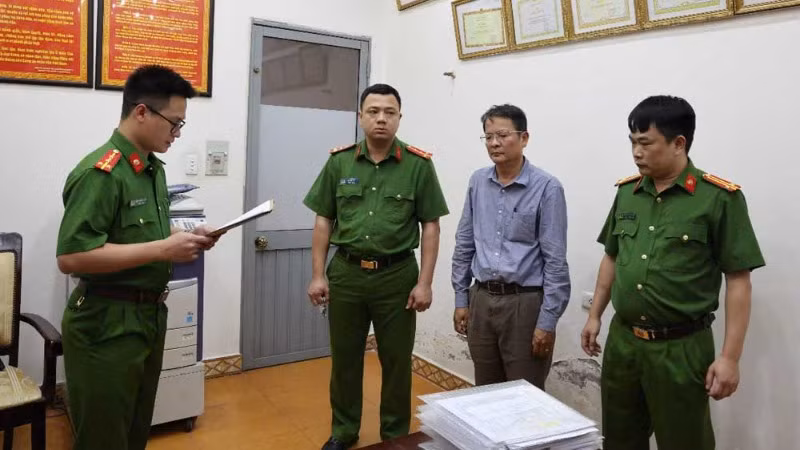 Cơ quan điều tra tiến hành bắt giữ Trần Hồng Hà, Phó Giám đốc Trung tâm Kiểm định kỹ thuật an toàn khu vực II.