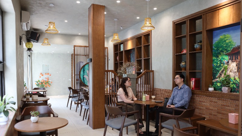 Cafe More Hanoi trở thành địa điểm quen thuộc của nhiều khách hàng. Cafe More Hanoi trở thành địa điểm quen thuộc của nhiều khách hàng.