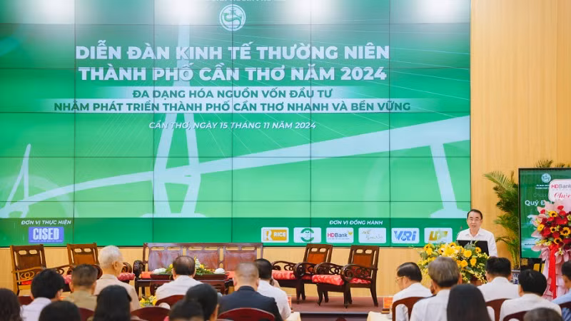 Quang cảnh diễn đàn.