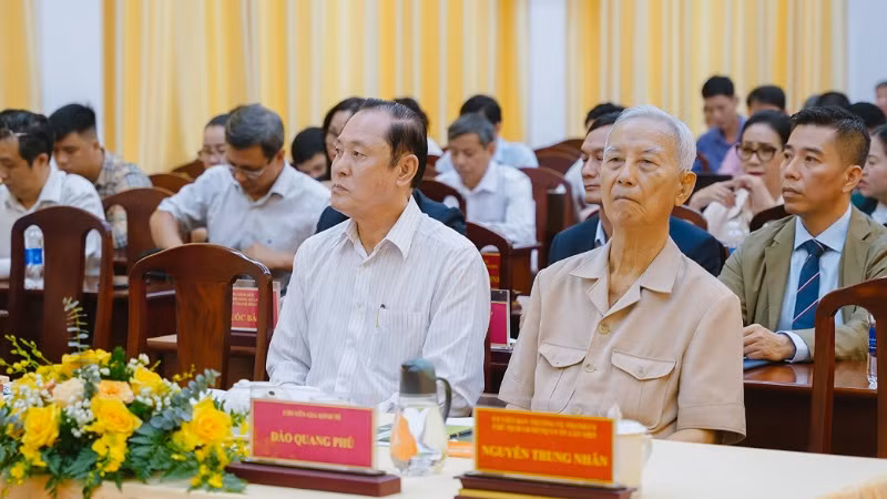 Các đại biểu tham gia diễn đàn.