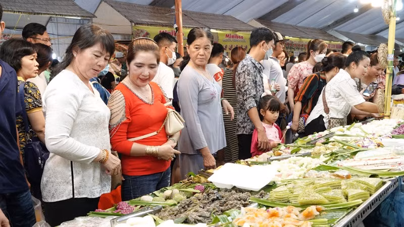 Lễ hội Bánh dân gian Nam Bộ tổ chức tại thành phố Cần Thơ. (Ảnh: DUY KHÔI)