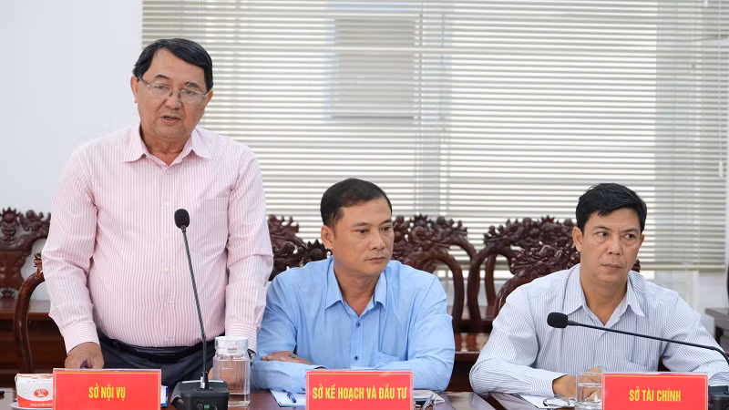 Đại diện Sở Nội vụ Cần Thơ phát biểu tại họp báo.