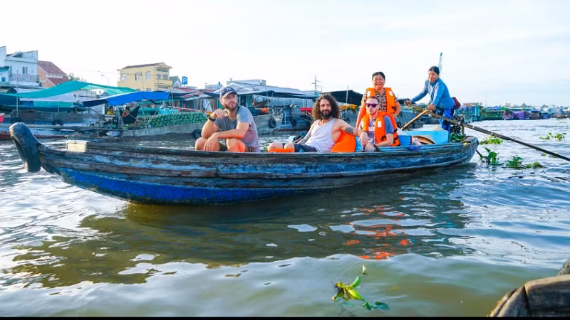 Trong hoạt động của Tuần lễ có chương trình "Văn hóa chợ nổi Cái Răng".